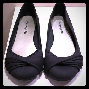American Eagle Flats Size 10w. Pre-owned